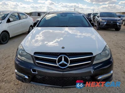 Piąte zdjęcie samochodu w środku: 2013 MERCEDES-BENZ C 250 VIN:WDDGJ4HB7DG011248 - miniatura