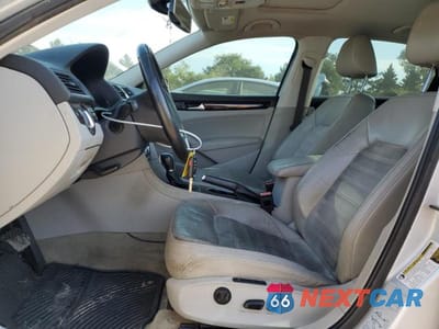 Zdjęcie 7 z 12 samochodu: 2015 VOLKSWAGEN PASSAT SEL VIN:1VWCS7A30FC116490 - miniatura