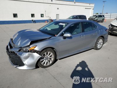 2020 TOYOTA CAMRY LE 4T1C11AK9LU871343 - główne zdjęcie licytacji z USA - miniatura
