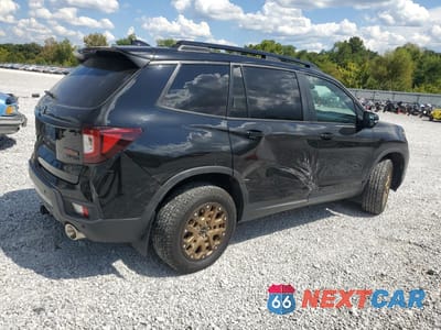 Trzecie zdjęcie samochodu z tyłu: 2023 HONDA PASSPORT TRAIL SPORT VIN:5FNYF8H61PB030838 - miniatura