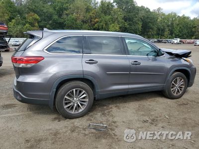 Trzecie zdjęcie samochodu z tyłu: 2019 TOYOTA HIGHLANDER SE VIN:5TDJZRFH3KS712417 - miniatura
