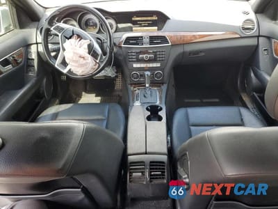 Zdjęcie 8 z 12 samochodu: 2012 MERCEDES-BENZ C 300 4MATIC VIN:WDDGF8BB3CA702408 - miniatura