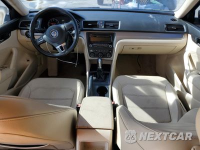 Zdjęcie 8 z 15 samochodu: 2014 VOLKSWAGEN PASSAT S VIN:1VWAT7A32EC041424 - miniatura
