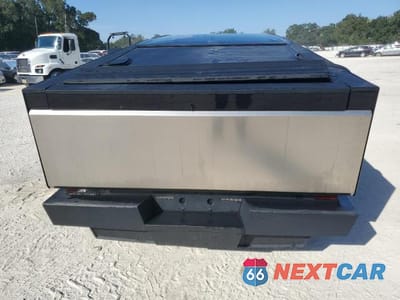 Zdjęcie 11 z 13 samochodu: 2024 TESLA CYBERTRUCK VIN:7G2CEHEE1RA049685 - miniatura