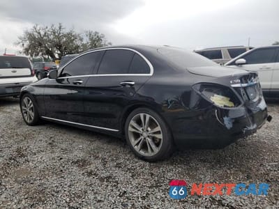 Drugie zdjęcie samochodu z przodu: 2015 MERCEDES-BENZ C 300 VIN:55SWF4JB8FU077837 - miniatura