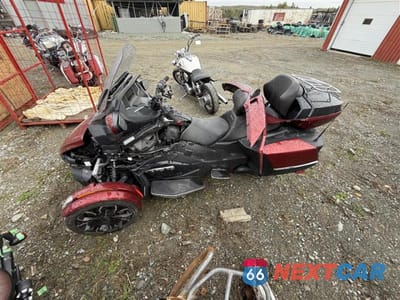Czwarte zdjęcie samochodu z boku: 2022 CAN-AM SPYDER ROADSTER RT VIN:2BXNBDD28NV004689 - miniatura