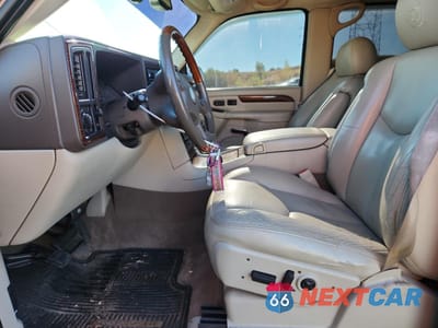 Zdjęcie 7 z 13 samochodu: 2004 CADI ESCALADE VIN:1GYEC63T14R210561 - miniatura