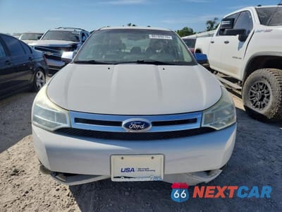 Piąte zdjęcie samochodu w środku: 2010 FORD FOCUS SEL VIN:1FAHP3HN1AW165866 - miniatura