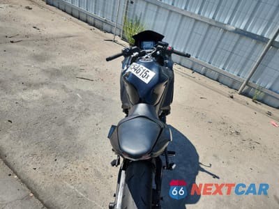 Zdjęcie 6 z 10 samochodu: 2025 KAWASAKI EX650 R VIN:ML5EXER11SDAF6513 - miniatura