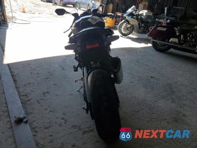 Czwarte zdjęcie samochodu z boku: 2025 BMW S 1000 RR VIN:WB10P2301S6L64332 - miniatura