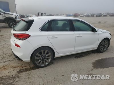 Trzecie zdjęcie samochodu z tyłu: 2018 HYUNDAI ELANTRA GT SPORT VIN:KMHH55LC8JU080015 - miniatura