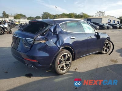 Trzecie zdjęcie samochodu z tyłu: 2021 MASERATI LEVANTE VIN:ZN661XUA6MX370853 - miniatura
