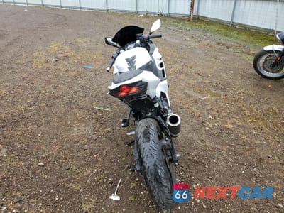 Czwarte zdjęcie samochodu z boku: 2020 KAWASAKI EX400 VIN:JKAEXKG1XLDA81000 - miniatura