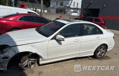 Drugie zdjęcie samochodu z przodu: 2013 MERCEDES-BENZ C 300 4MATIC VIN:WDDGF8AB8DR263839 - miniatura
