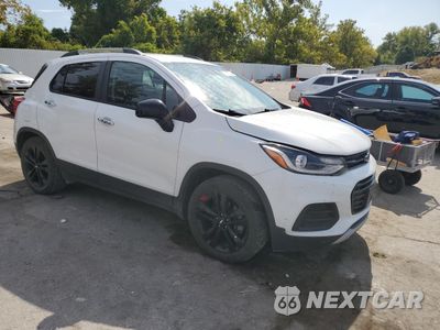 Czwarte zdjęcie samochodu z boku: 2020 CHEVROLET TRAX 1LT VIN:3GNCJLSB5LL108641 - miniatura