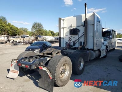 Czwarte zdjęcie samochodu z boku: 2021 KENWORTH CONSTRUCTI - semi truck VIN:1XKYDK9X8MJ452480 - miniatura