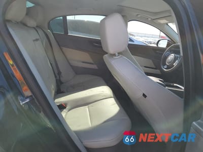 Zdjęcie 10 z 14 samochodu: 2017 JAGUAR XE VIN:SAJAR4BGXHA965323 - miniatura