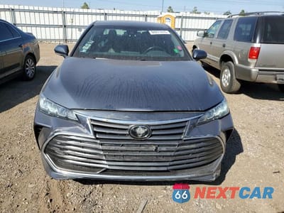Piąte zdjęcie samochodu w środku: 2019 TOYOTA AVALON XLE VIN:4T1BZ1FB2KU032940 - miniatura