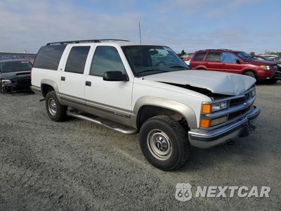 Czwarte zdjęcie samochodu z boku: 1999 CHEVROLET SUBURBAN K2500 VIN:1GNGK26J1XJ542188 - miniatura