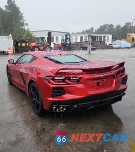 Trzecie zdjęcie samochodu z tyłu: 2024 CHEVROLET CORVETTE STINGRAY 1LT VIN:1G1YA2D43R5108954 - miniatura