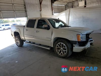 Czwarte zdjęcie samochodu z boku: 2012 GMC SIERRA K1500 DENALI VIN:3GTP2XE28CG105008 - miniatura