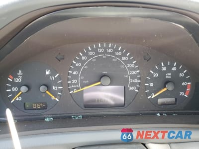 Zdjęcie 9 z 13 samochodu: 2001 MERCEDES-BENZ CLK 320 VIN:WDBLK65G51T065036 - miniatura