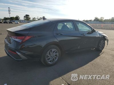 Trzecie zdjęcie samochodu z tyłu: 2024 HYUNDAI ELANTRA SEL VIN:KMHLM4DG6RU805907 - miniatura