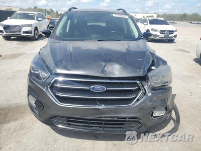 Piąte zdjęcie samochodu w środku: 2017 FORD ESCAPE TITANIUM VIN:1FMCU0J98HUC37365 - miniatura