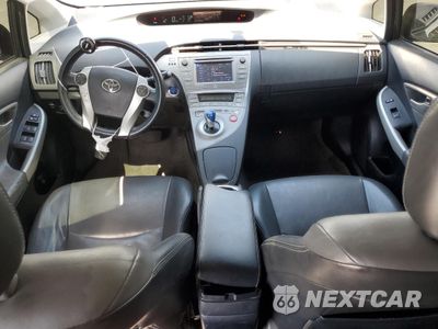 Zdjęcie 8 z 12 samochodu: 2013 TOYOTA PRIUS VIN:JTDKN3DU8D1640899 - miniatura