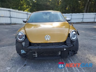 Piąte zdjęcie samochodu w środku: 2017 VOLKSWAGEN BEETLE DUNE VIN:3VWT17AT4HM800401 - miniatura