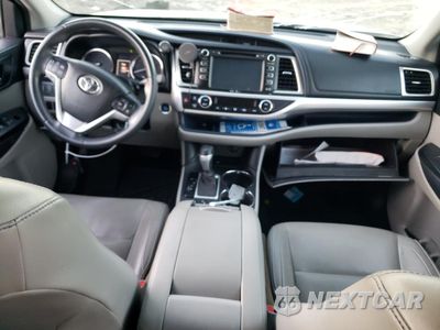 Zdjęcie 8 z 13 samochodu: 2015 TOYOTA HIGHLANDER XLE VIN:5TDKKRFH5FS119107 - miniatura