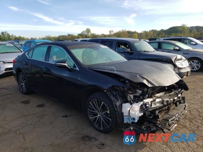 Czwarte zdjęcie samochodu z boku: 2023 LEXUS ES 300H BASE VIN:58ADA1C11PU030124 - miniatura