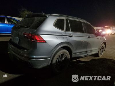 Trzecie zdjęcie samochodu z tyłu: 2023 VOLKSWAGEN TIGUAN SE R-LINE BLACK VIN:3VVCB7AXXPM120568 - miniatura
