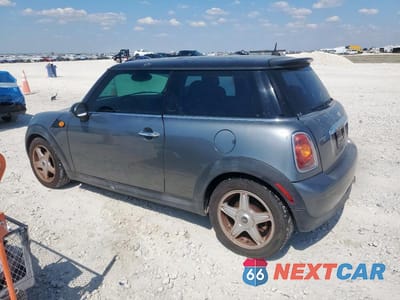 Drugie zdjęcie samochodu z przodu: 2010 MINI COOPER VIN:WMWMF3C53ATZ22963 - miniatura