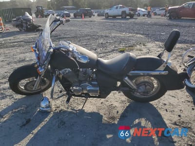 Trzecie zdjęcie samochodu z tyłu: 2004 HONDA VT750 C VIN:JH2RC50004M000209 - miniatura