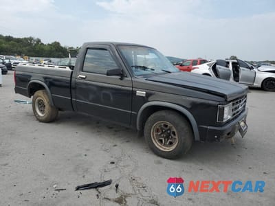 Czwarte zdjęcie samochodu z boku: 1988 CHEVROLET S TRUCK S10 VIN:1GCBS14E3J8159354 - miniatura