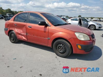 Czwarte zdjęcie samochodu z boku: 2008 KIA RIO BASE VIN:KNADE123186308638 - miniatura