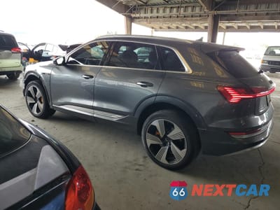 Drugie zdjęcie samochodu z przodu: 2019 AUDI E-TRON PRESTIGE VIN:WA1VAAGE3KB006077 - miniatura