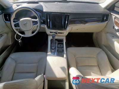 Zdjęcie 8 z 12 samochodu: 2018 VOLVO S90 T6 MOMENTUM VIN:LVY992MK0JP006239 - miniatura