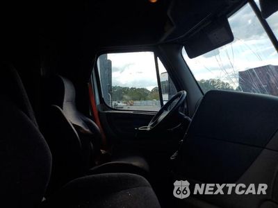 Zdjęcie 6 z 10 samochodu: 2018 FREIGHTLINER CASCADIA 125 SEMI TRUCK VIN:3AKJGLDR1JSHR0922 - miniatura