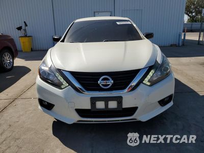 Piąte zdjęcie samochodu w środku: 2017 NISSAN ALTIMA 2.5 VIN:1N4AL3AP7HC172194 - miniatura