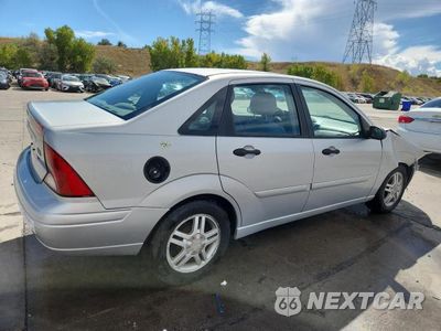 Trzecie zdjęcie samochodu z tyłu: 2004 FORD FOCUS ZTS VIN:1FAHP38Z84W165807 - miniatura