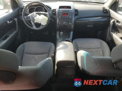 Zdjęcie 8 z 13 samochodu: 2013 KIA SORENTO LX VIN:5XYKT3A10DG359650 - miniatura