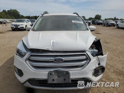 Piąte zdjęcie samochodu w środku: 2018 FORD ESCAPE SE VIN:1FMCU9GD5JUA76026 - miniatura
