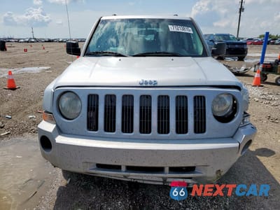 Piąte zdjęcie samochodu w środku: 2009 JEEP PATRIOT SPORT VIN:1J4FT28B99D102657 - miniatura