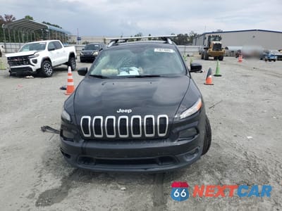 Piąte zdjęcie samochodu w środku: 2017 JEEP CHEROKEE LATITUDE VIN:1C4PJMCB4HW584301 - miniatura