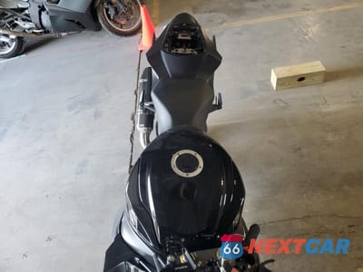Piąte zdjęcie samochodu w środku: 2020 SUZUKI GSX-R750 VIN:JS1GR7MA1L7100615 - miniatura