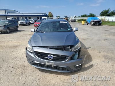 Piąte zdjęcie samochodu w środku: 2016 VOLVO S60 R DESIGN VIN:YV126MFP3G2397375 - miniatura