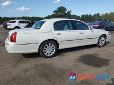 Trzecie zdjęcie samochodu z tyłu: 2006 LINCOLN TOWN CAR SIGNATURE LIMITED VIN:1LNHM82W46Y629306 - miniatura