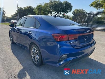 Drugie zdjęcie samochodu z przodu: 2022 KIA FORTE FE VIN:3KPF24AD4NE464503 - miniatura